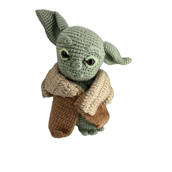 Handcrafted Baba Mandalorian Amigurumi Child with Robe - Picture 7 of 7